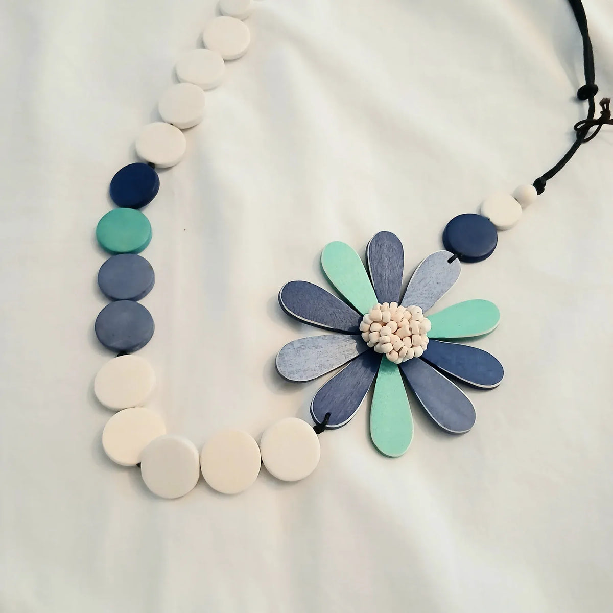 Cinnamon Creations Cinnamon Woodenbead Flowermulticol Necklace n7-1452agf Cinnamon Woodenbead Flowermulticol Necklace Splash Swimwear Accessories 1000030588