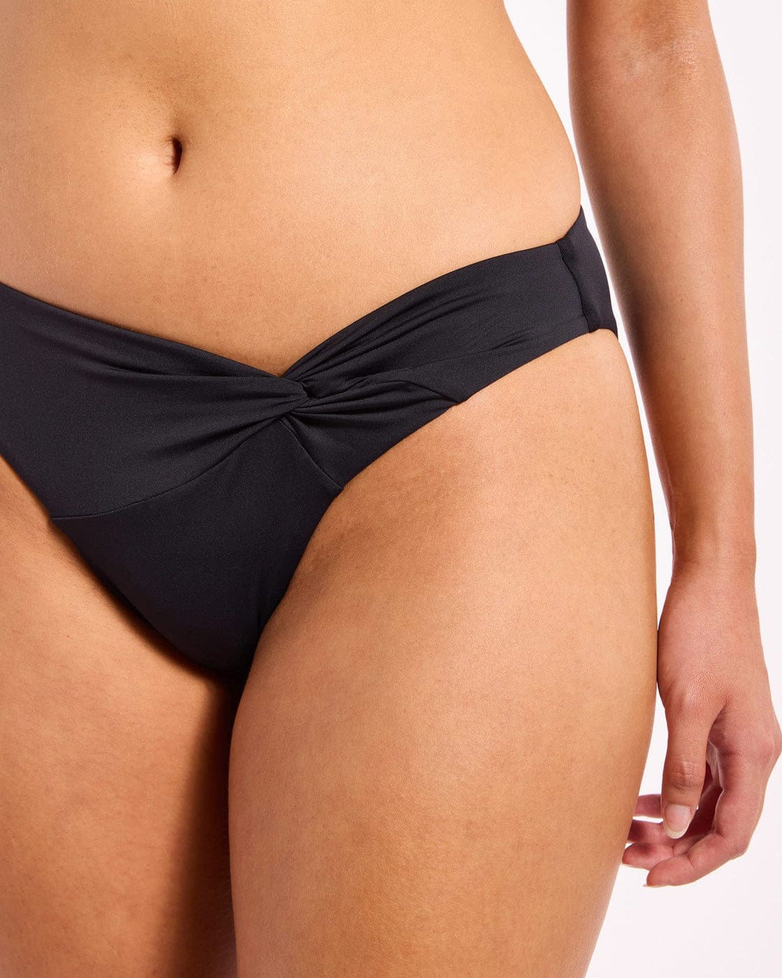 Jets Jets Jetset Smooth Twist Front Hipster Bikini Bottom J30312 Jets Jetset Smooth Twist Front Hipster Bikini Bottom Splash Swimwear Bikini Bottoms Black / 8 9360519293944