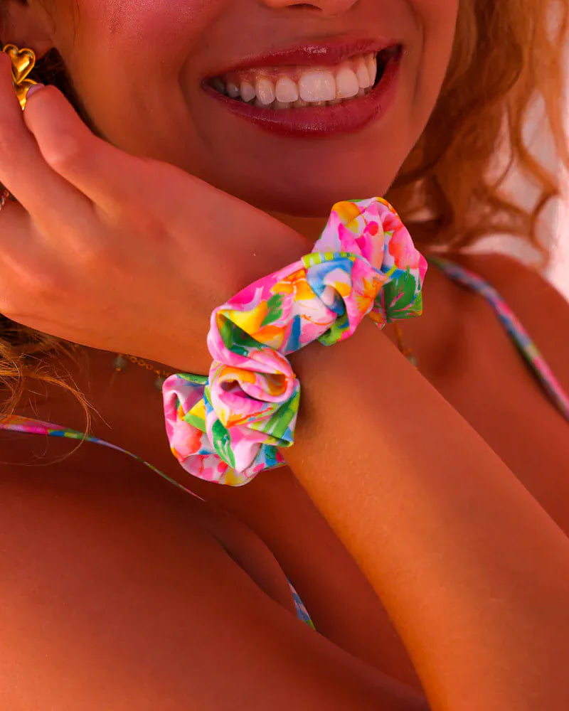 Kulani Kinis Kulani Kinis Summer Daydreams Scrunchie HAIR112-SUDA Kulani Kinis Summer Daydreams Scrunchie Splash Swimwear Accessories 840522520224