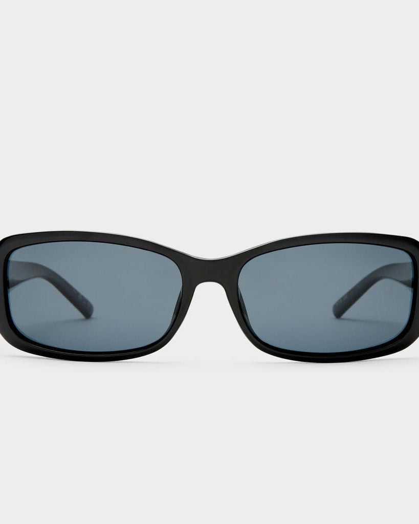 Le Specs Le Specs GIGGLEMUG | BLACK POLARISED LSP2652304 Le Specs GIGGLEMUG | BLACK POLARISED Splash Swimwear 9324976437778