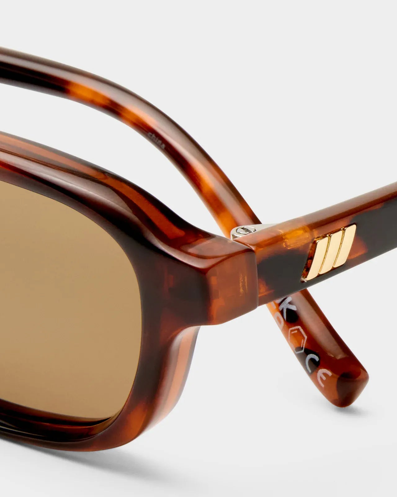 Le Specs Le Specs Honey Pot Sunnies - Tort LSP2552393 Le Specs Honey Pot Sunnies Splash Swimwear Sunnies 9324976447050
