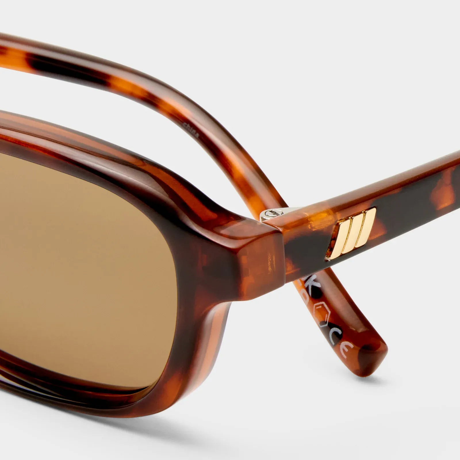 Le Specs Le Specs Honey Pot Sunnies - Tort LSP2552393 Le Specs Honey Pot Sunnies Splash Swimwear Sunnies 9324976447050