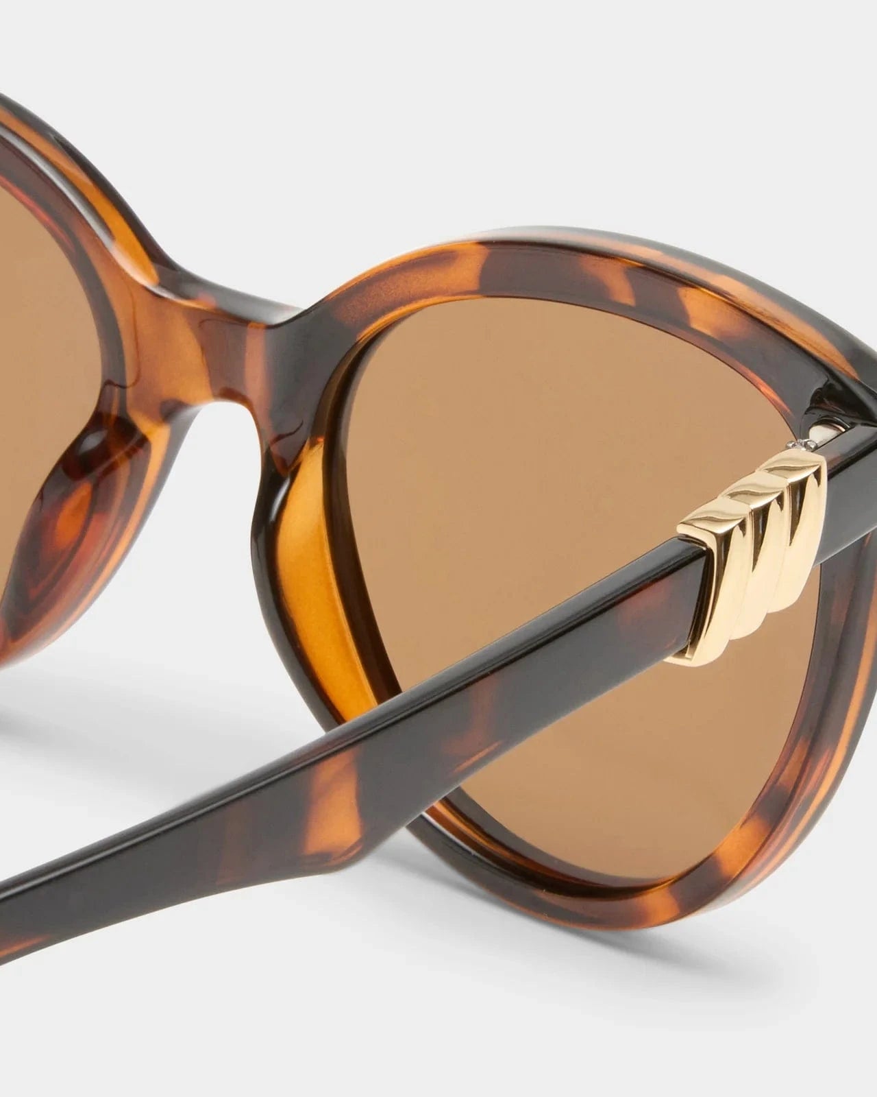 Le Specs The Muse Sunnies - Tort LSP2552217 Le Specs The Muse Sunnies - Tort Splash Swimwear Sunnies 9324976430366