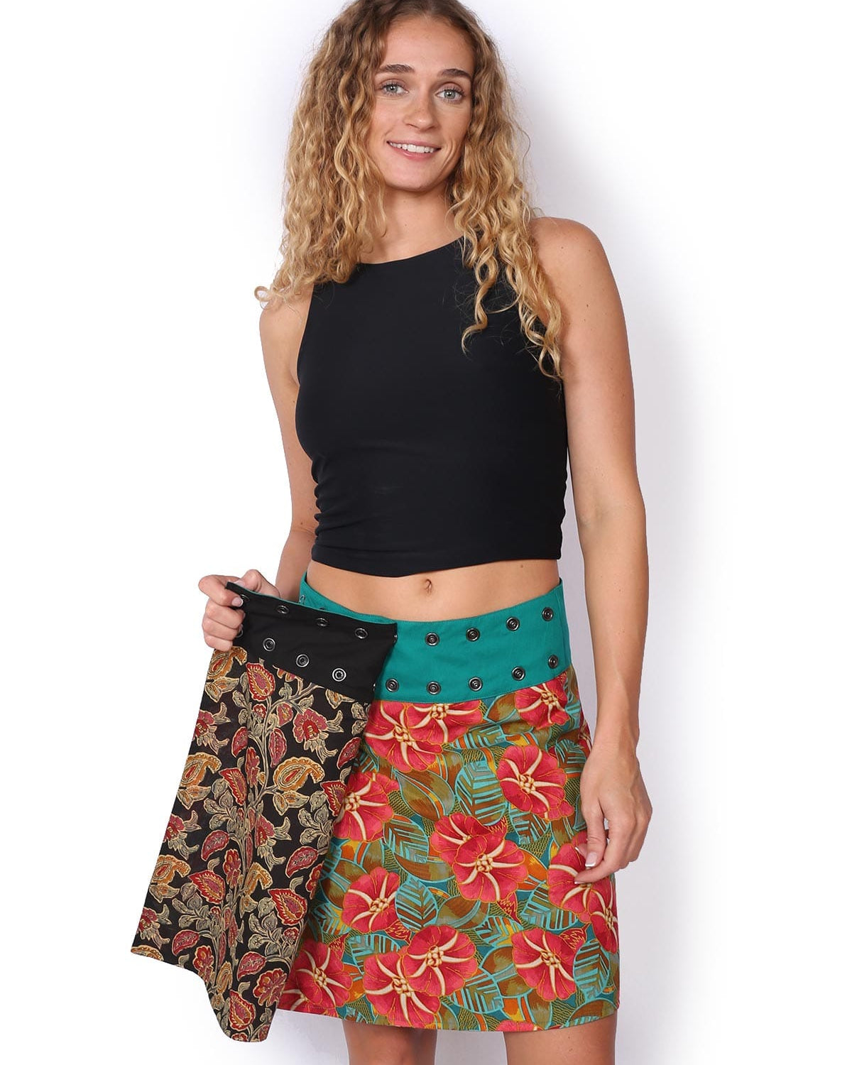 OM Designs OM Designs Reversible New Energy Skirt Long - Hibiscus 34410511007001 OM Designs Reversible New Energy Skirt Long - Hibiscus Splash Swimwear Skirt O/S 54410511007001