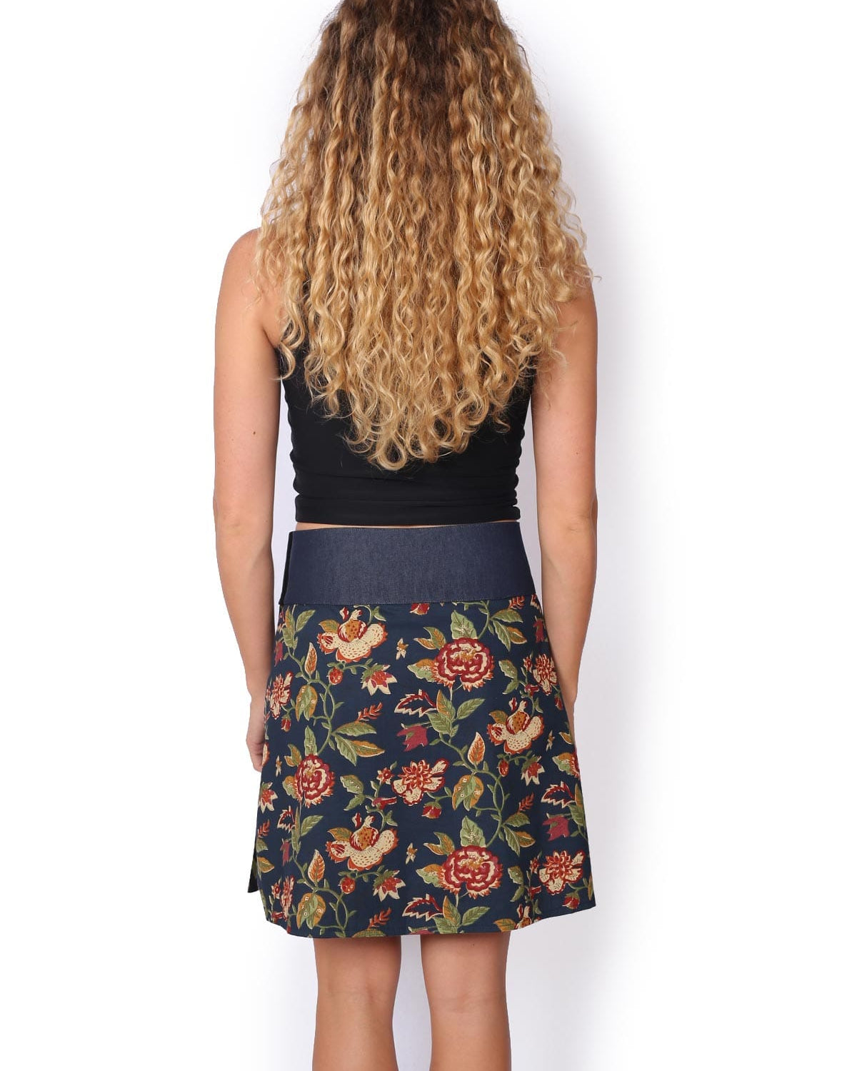 OM Designs OM Designs Reversible New Energy Skirt Short - Navy Florals/Poppy Orange OM Designs Reversible New Energy Skirt Short - Navy Florals/Poppy Orange Splash Swimwear Skirt O/S 1000030815