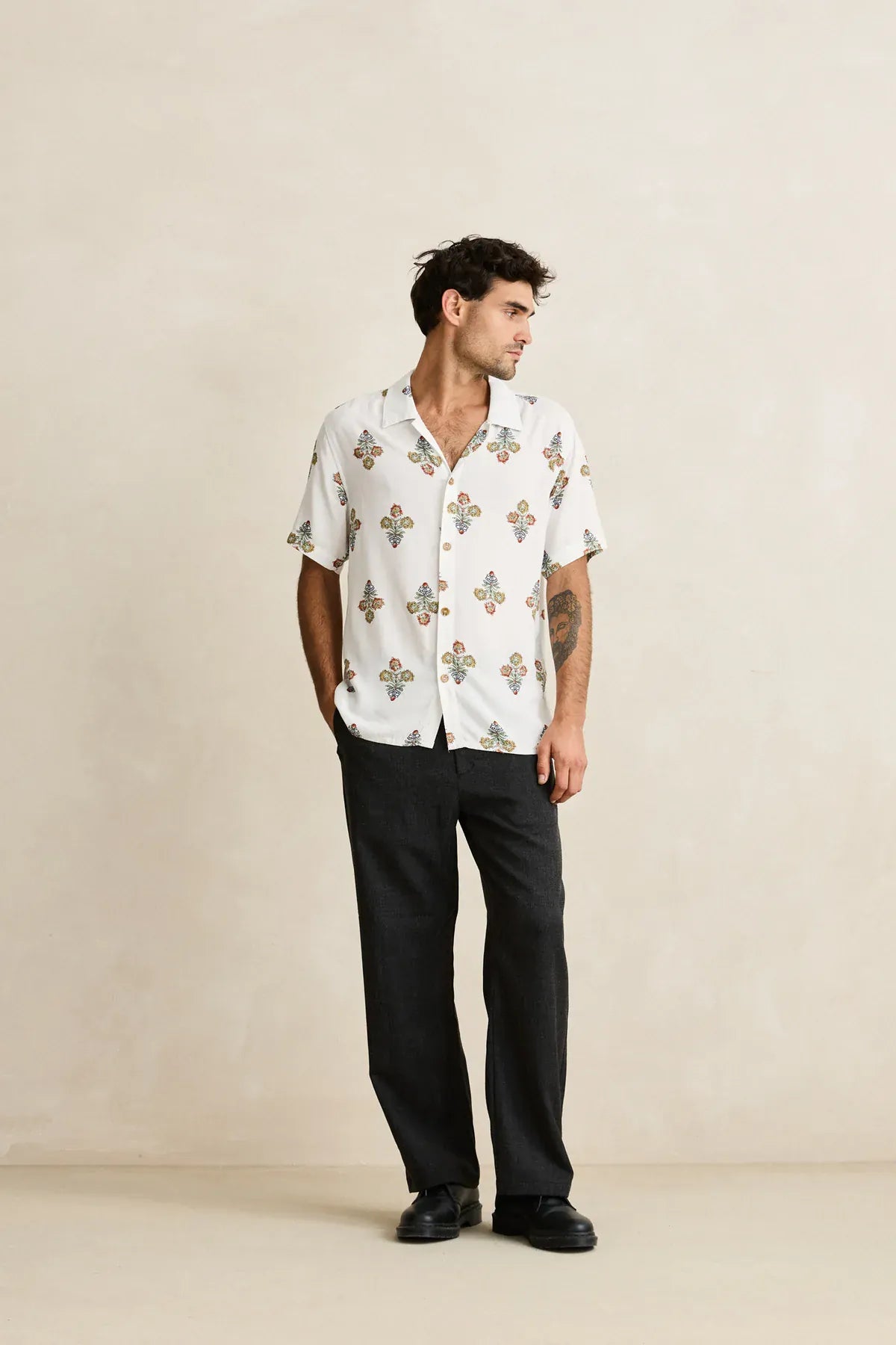Rhythm Mens Rhythm Bouquet SS Shirt - Natural Rhythm Bouquet SS Shirt - Natural Splash Swimwear Mens Shirt