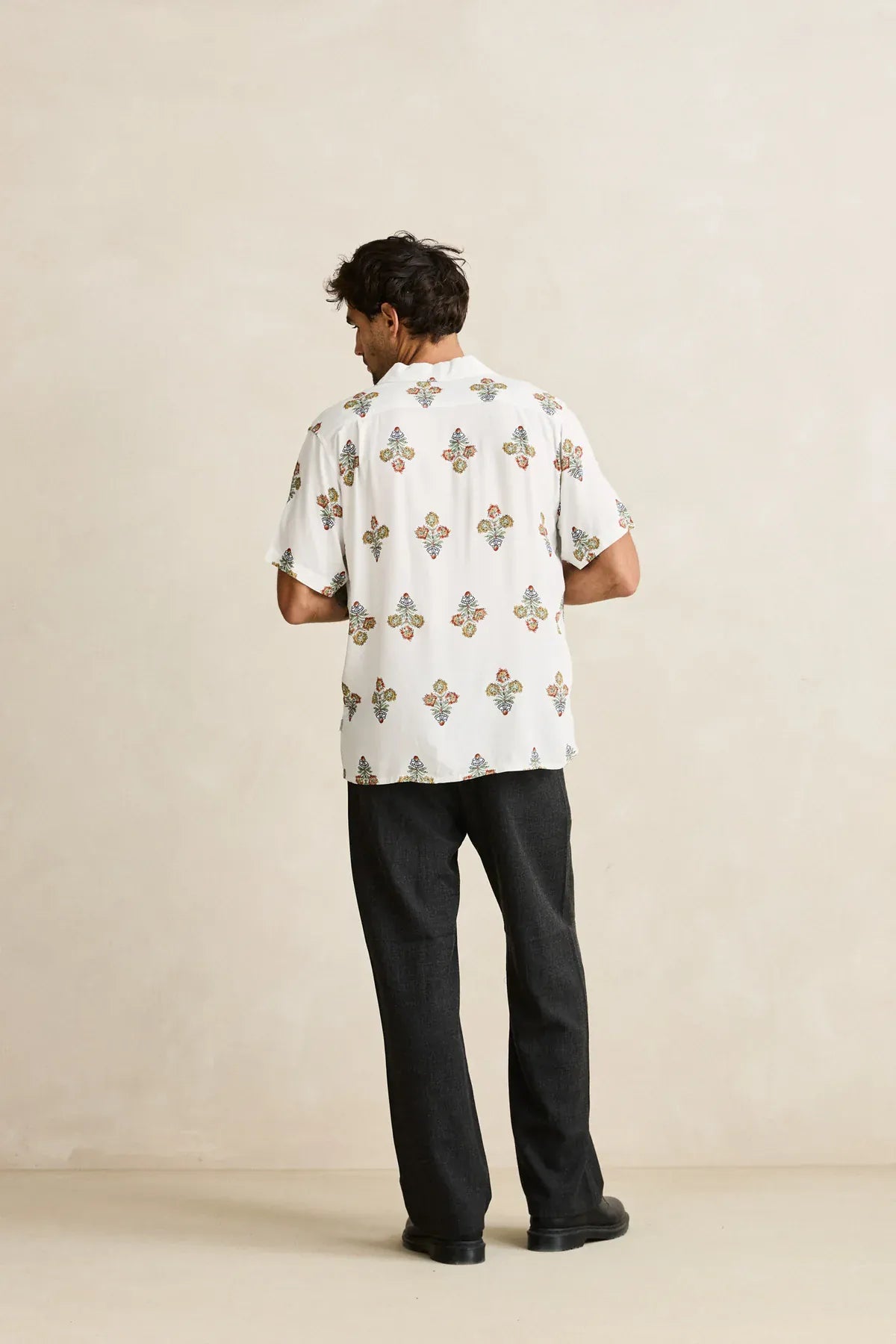 Rhythm Mens Rhythm Bouquet SS Shirt - Natural Rhythm Bouquet SS Shirt - Natural Splash Swimwear Mens Shirt