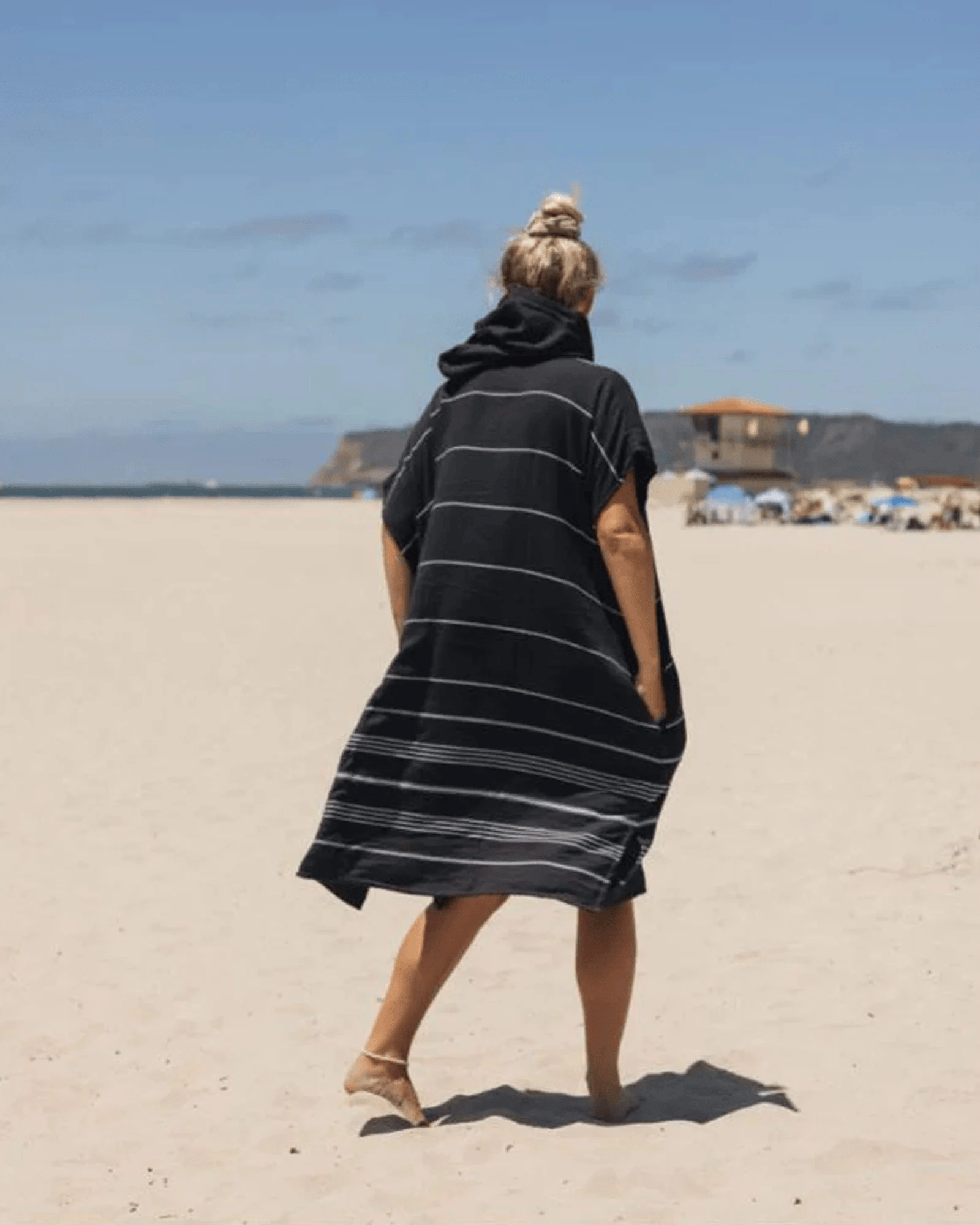 Sand Cloud Sand Cloud Classic Stripe Hooded Poncho Beach Towell -Black SCS22PON003BLKOS Sand Cloud Classic Stripe Hooded Poncho Beach Towell -Black Splash Swimwear