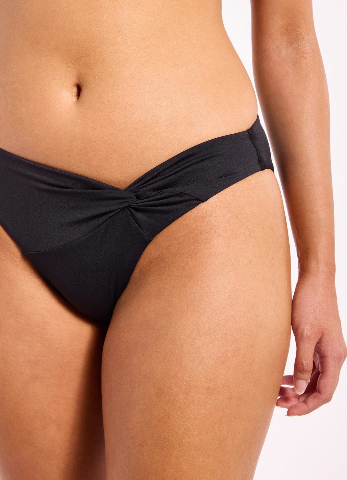 Jets Jets Jetset Smooth Twist Front Hipster Bikini Bottom J30312 Jets Jetset Smooth Twist Front Hipster Bikini Bottom Splash Swimwear Bikini Bottoms Black / 8 9360519293944
