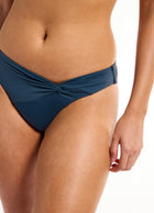 Jets Jets Jetset Smooth Twist Front Hipster Bikini Bottom J30312 Jets Jetset Smooth Twist Front Hipster Bikini Bottom Splash Swimwear Bikini Bottoms Midnight Teal / 8 9360519294002