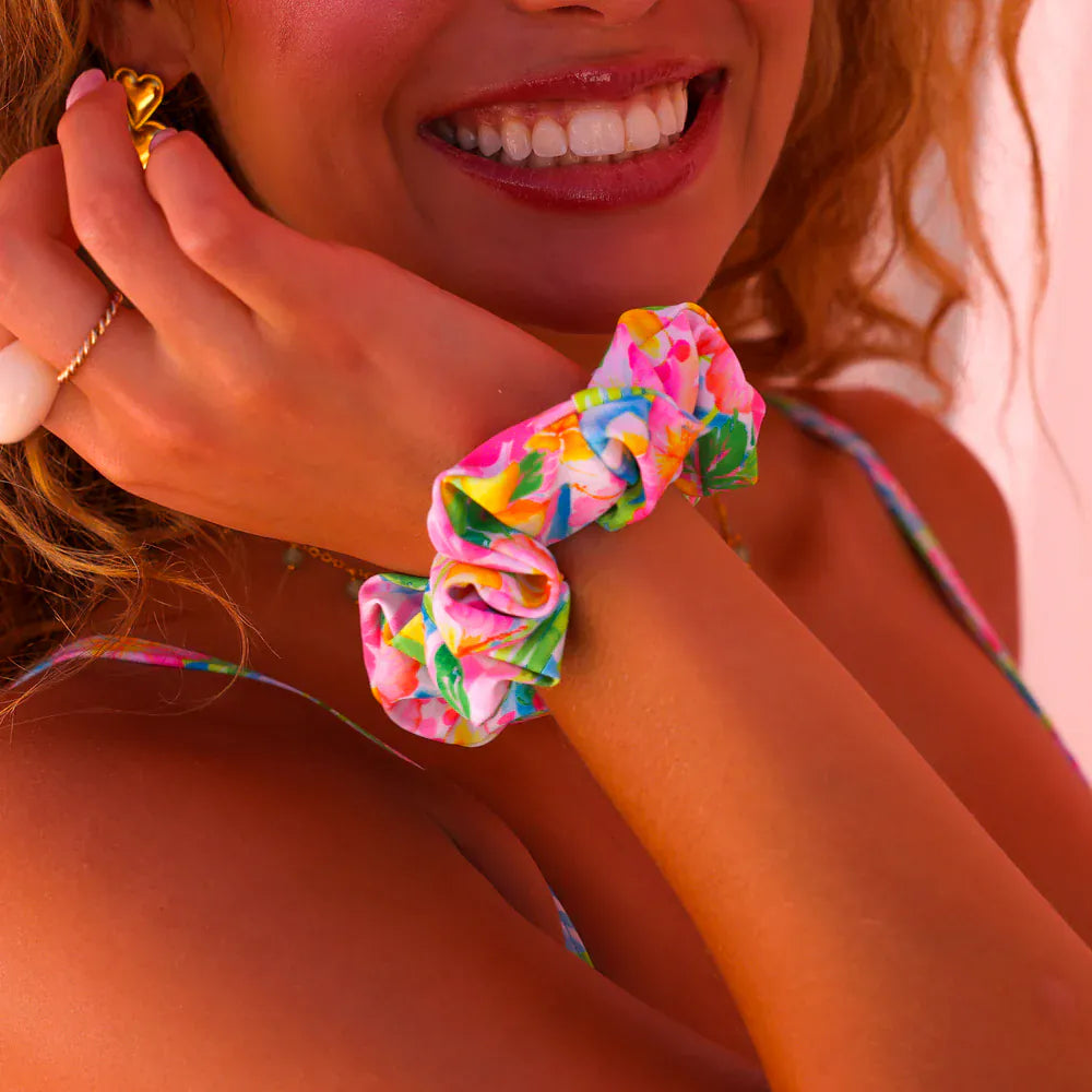 Kulani Kinis Kulani Kinis Summer Daydreams Scrunchie HAIR112-SUDA Kulani Kinis Summer Daydreams Scrunchie Splash Swimwear Accessories 840522520224