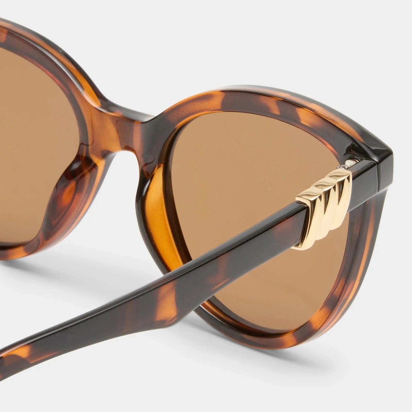 Le Specs The Muse Sunnies - Tort LSP2552217 Le Specs The Muse Sunnies - Tort Splash Swimwear Sunnies 9324976430366