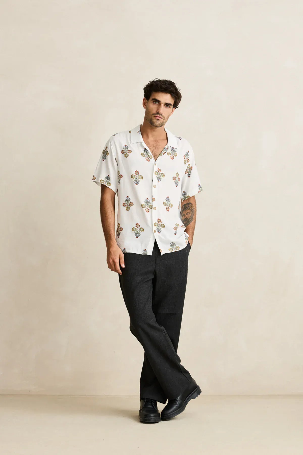 Rhythm Mens Rhythm Bouquet SS Shirt - Natural Rhythm Bouquet SS Shirt - Natural Splash Swimwear Mens Shirt