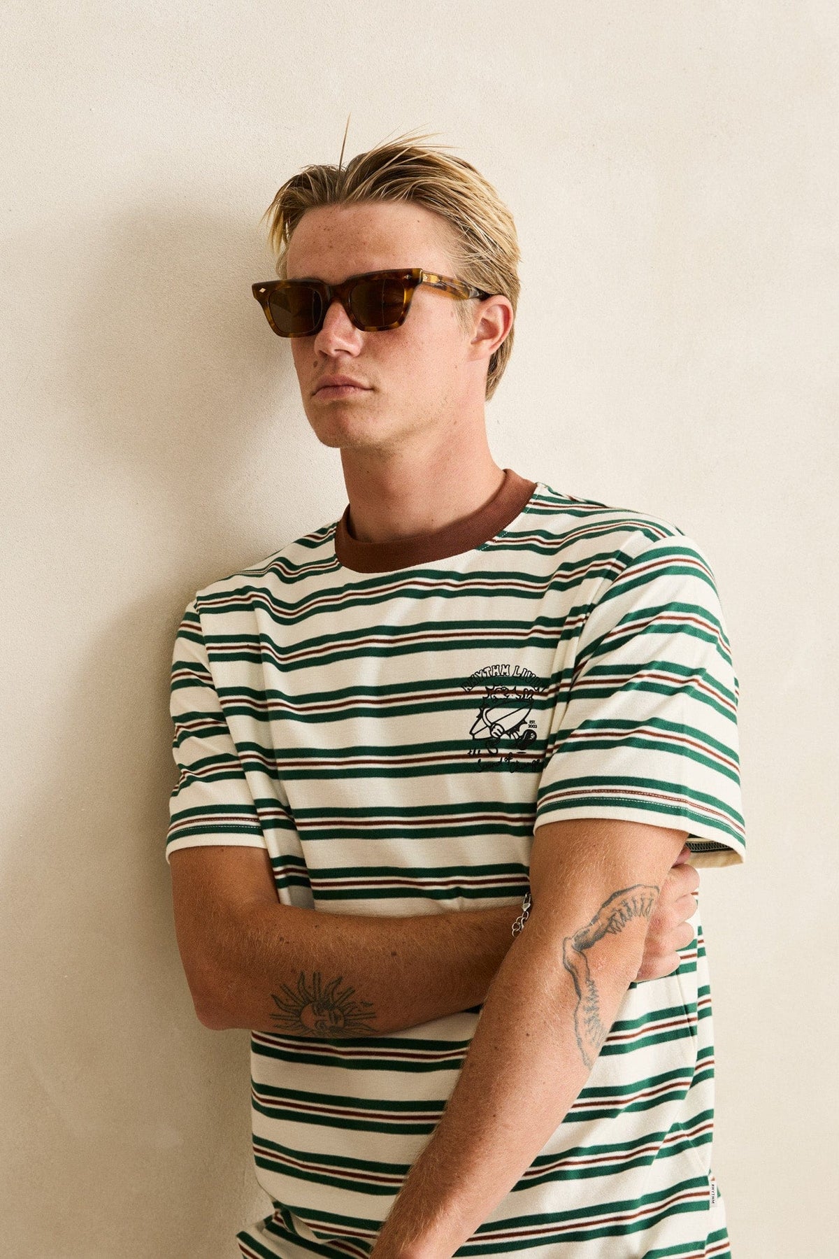 Rhythm Mens Rhythm Mens Peace Sun Vintage Stripe SS T-Shirt - White CD25M-PT47-WHT-S Rhythm Mens Peace Sun Vintage Stripe SS T-Shirt White Splash Swimwear Mens Tee S 9360397407853
