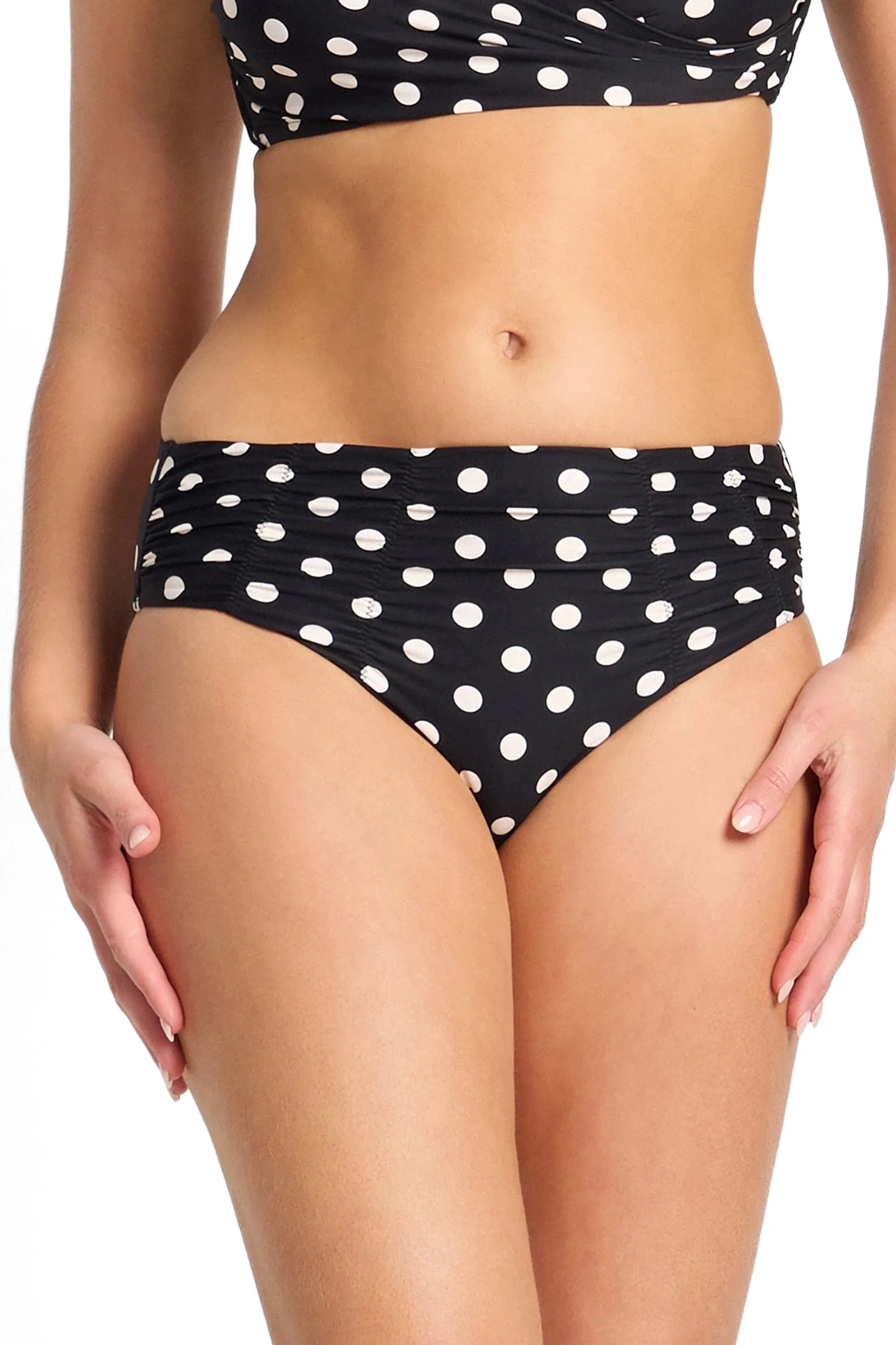 Sunseeker Sunseeker Seoul Ruched Mid Rise Pant - Black Sunseeker Seoul Ruched Mid Rise Pant - Black Splash Swimwear