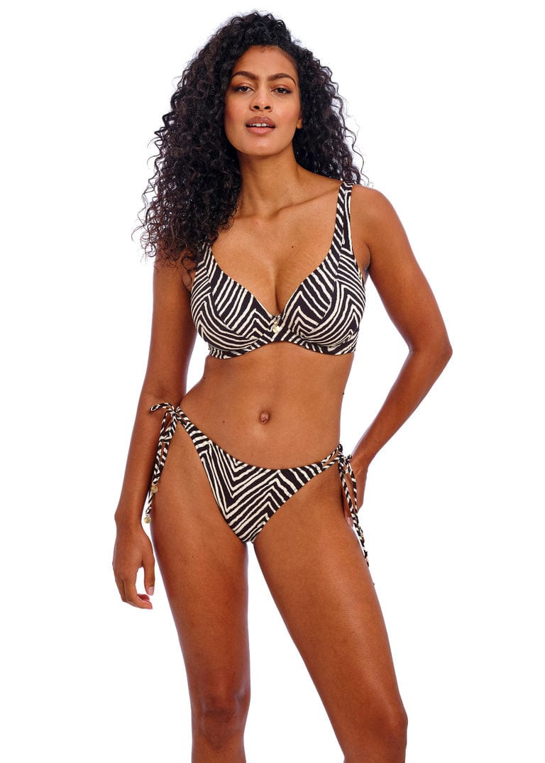 Wacoal Freya Fiji Falls UW High Apex Bikini Top - Black Freya Fiji Falls UW High Apex Bikini Top - Black Splash Swimwear Bikini Tops
